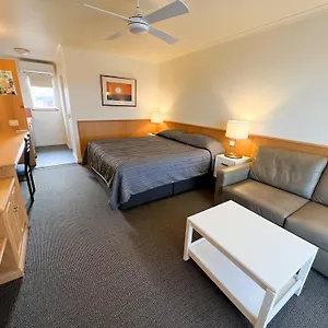 https://summerhill-motor-inn.hotelsbyronbayaustralia.com